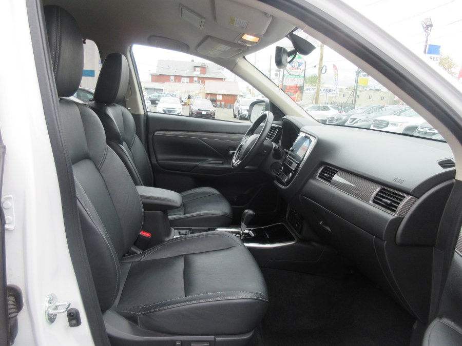 2019 Mitsubishi Outlander SEL FWD, available for sale in Linden, New Jersey | Route 27 Auto Mall. Linden, New Jersey 2019 Mitsubishi Outlander SEL FWD, available for sale in Linden, New Jersey | Route 27 Auto Mall. Linden, New Jersey