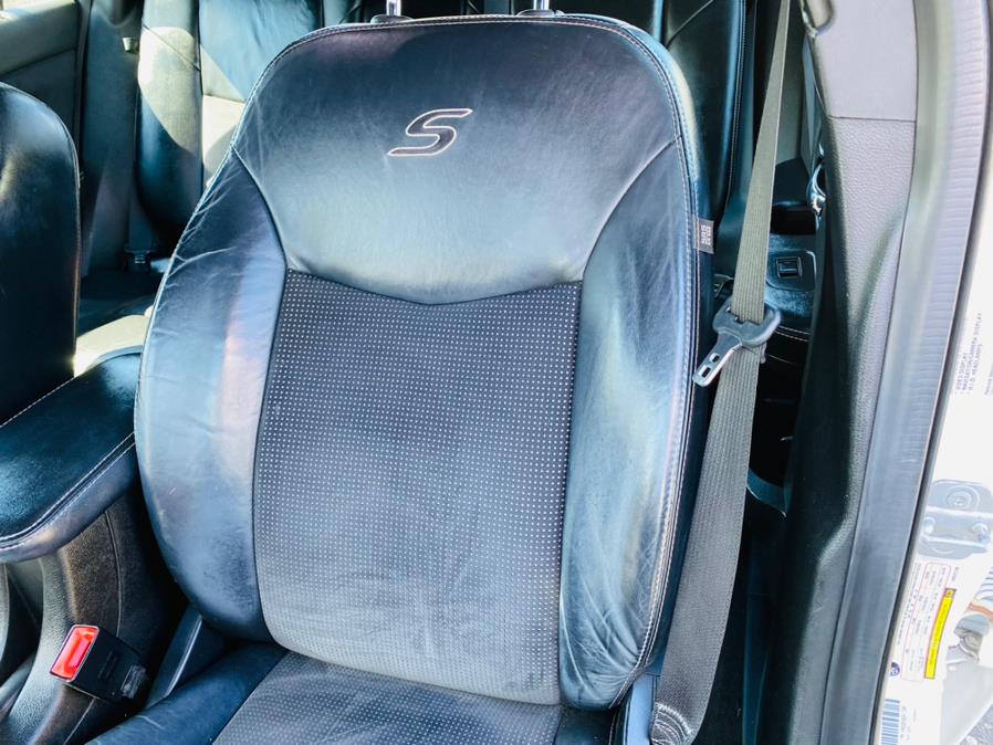 2013 Chrysler 200 4dr Sdn Limited, available for sale in New Britain, Connecticut | Supreme Automotive. New Britain, Connecticut 2013 Chrysler 200 4dr Sdn Limited, available for sale in New Britain, Connecticut | Supreme Automotive. New Britain, Connecticut