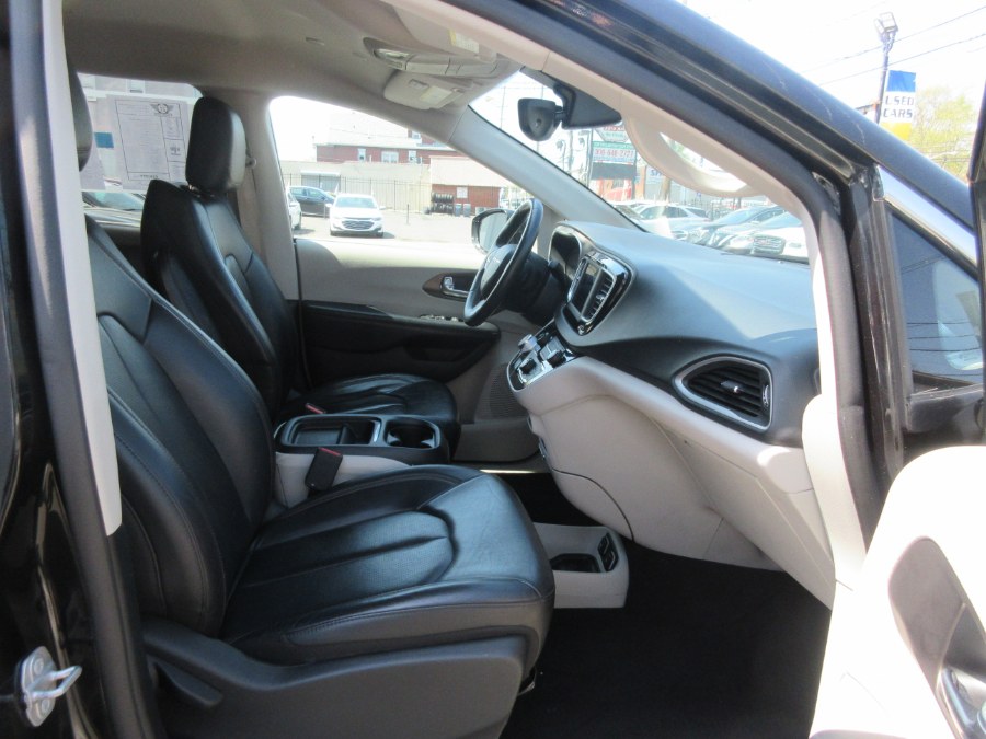 2019 Chrysler Pacifica Touring L FWD, available for sale in Linden, New Jersey | Route 27 Auto Mall. Linden, New Jersey 2019 Chrysler Pacifica Touring L FWD, available for sale in Linden, New Jersey | Route 27 Auto Mall. Linden, New Jersey