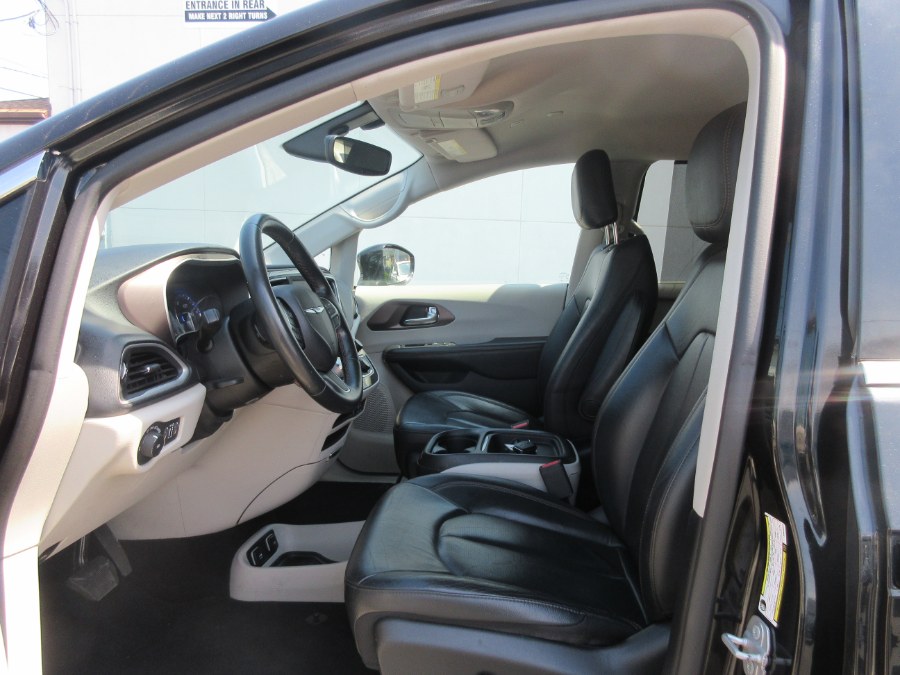 2019 Chrysler Pacifica Touring L FWD, available for sale in Linden, New Jersey | Route 27 Auto Mall. Linden, New Jersey 2019 Chrysler Pacifica Touring L FWD, available for sale in Linden, New Jersey | Route 27 Auto Mall. Linden, New Jersey