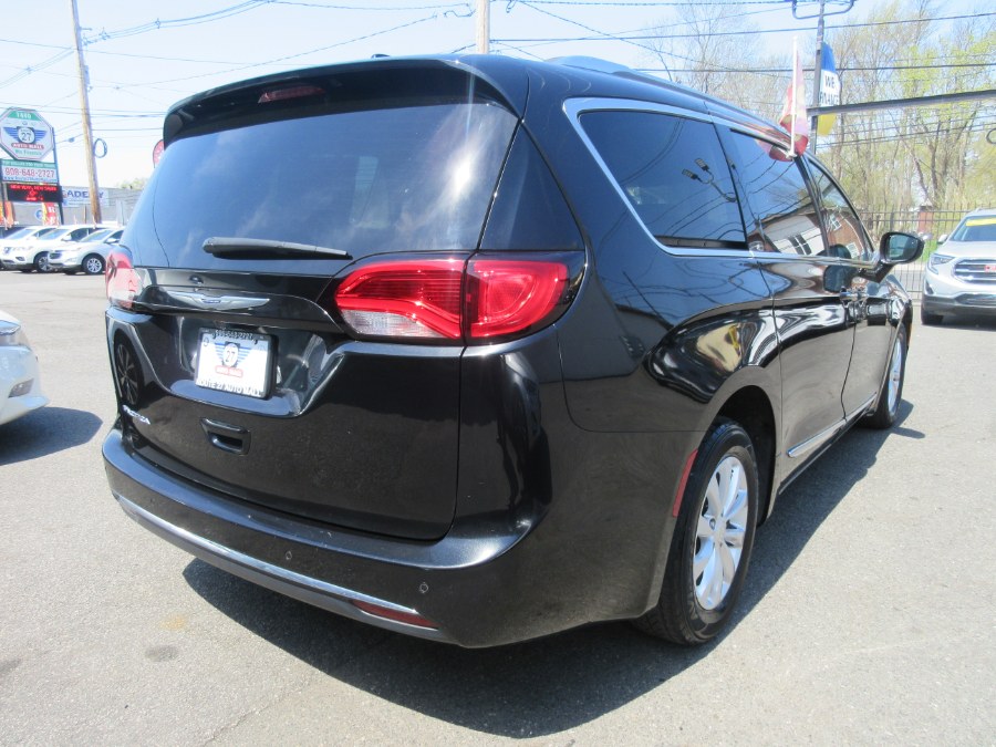 2019 Chrysler Pacifica Touring L FWD, available for sale in Linden, New Jersey | Route 27 Auto Mall. Linden, New Jersey 2019 Chrysler Pacifica Touring L FWD, available for sale in Linden, New Jersey | Route 27 Auto Mall. Linden, New Jersey