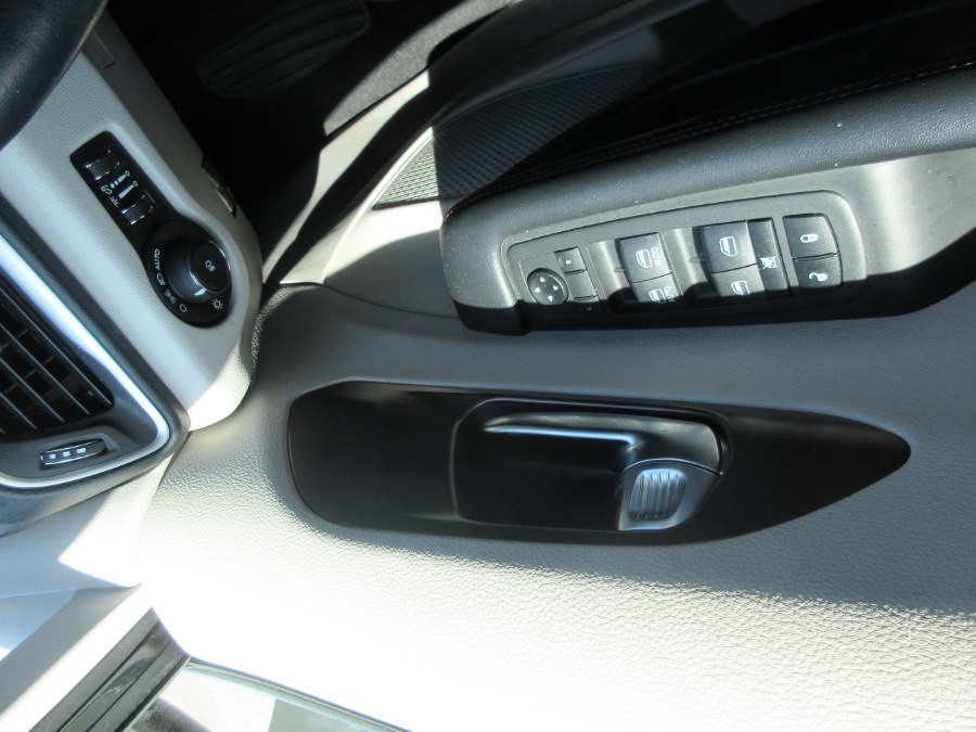 2019 Chrysler Pacifica Touring L FWD, available for sale in Linden, New Jersey | Route 27 Auto Mall. Linden, New Jersey 2019 Chrysler Pacifica Touring L FWD, available for sale in Linden, New Jersey | Route 27 Auto Mall. Linden, New Jersey