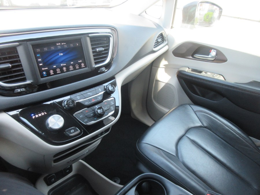 2019 Chrysler Pacifica Touring L FWD, available for sale in Linden, New Jersey | Route 27 Auto Mall. Linden, New Jersey 2019 Chrysler Pacifica Touring L FWD, available for sale in Linden, New Jersey | Route 27 Auto Mall. Linden, New Jersey