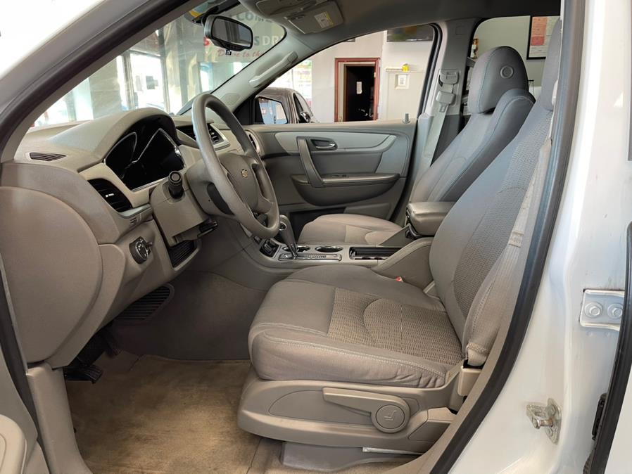 Used Chevrolet Traverse AWD 4dr LS 2016 | 5 Towns Drive. Inwood, New York Used Chevrolet Traverse AWD 4dr LS 2016 | 5 Towns Drive. Inwood, New York