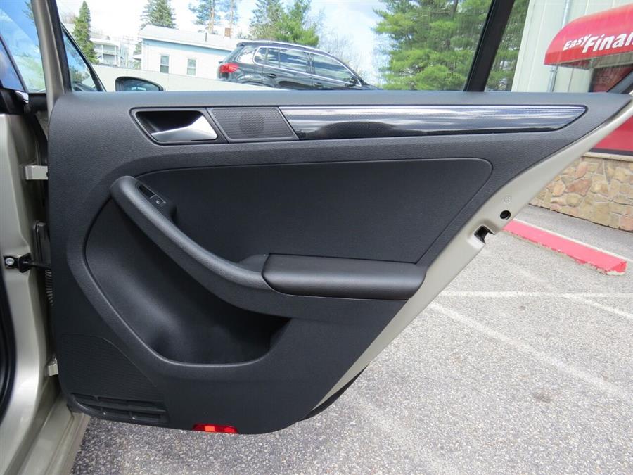 Used Volkswagen Jetta SEL PZEV 4dr Sedan 6A 2015 | Lake City Exports Inc. Auburn, Maine Used Volkswagen Jetta SEL PZEV 4dr Sedan 6A 2015 | Lake City Exports Inc. Auburn, Maine
