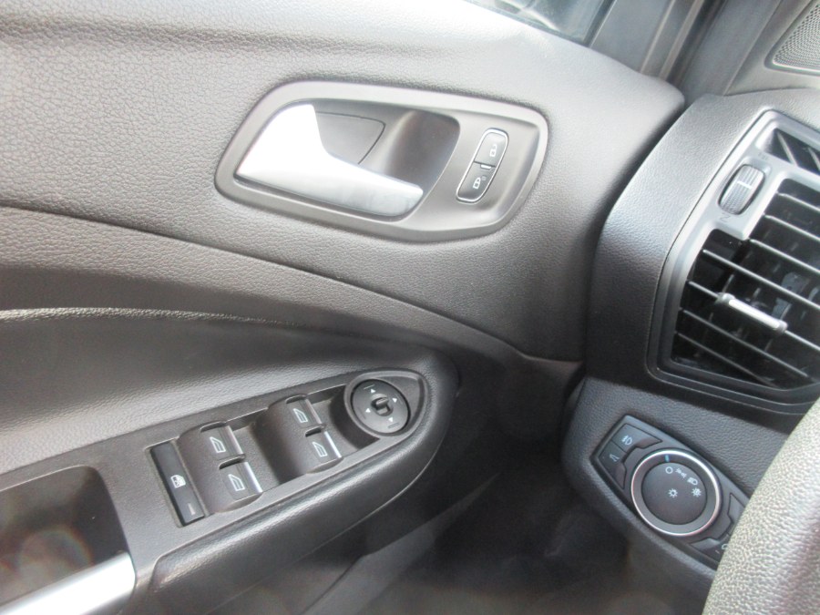 2019 Ford Escape SE FWD, available for sale in Linden, New Jersey | Route 27 Auto Mall. Linden, New Jersey 2019 Ford Escape SE FWD, available for sale in Linden, New Jersey | Route 27 Auto Mall. Linden, New Jersey