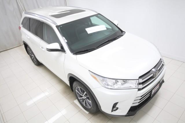 Used Toyota Highlander XLE AWD w/ Navi & rearCam 2018 | Car Revolution. Maple Shade, New Jersey Used Toyota Highlander XLE AWD w/ Navi & rearCam 2018 | Car Revolution. Maple Shade, New Jersey