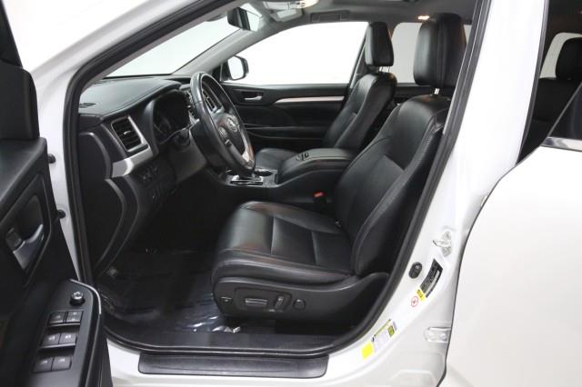 Used Toyota Highlander XLE AWD w/ Navi & rearCam 2018 | Car Revolution. Maple Shade, New Jersey Used Toyota Highlander XLE AWD w/ Navi & rearCam 2018 | Car Revolution. Maple Shade, New Jersey