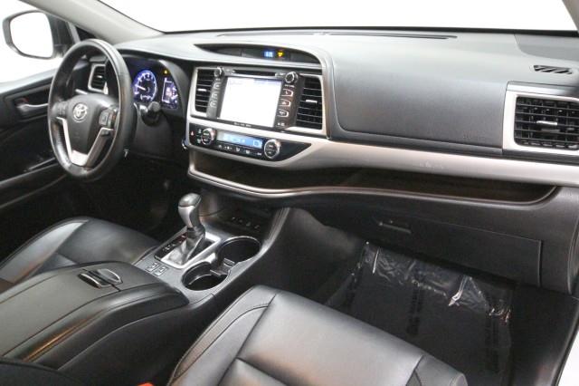 Used Toyota Highlander XLE AWD w/ Navi & rearCam 2018 | Car Revolution. Maple Shade, New Jersey Used Toyota Highlander XLE AWD w/ Navi & rearCam 2018 | Car Revolution. Maple Shade, New Jersey