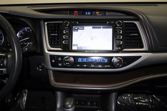 Used Toyota Highlander XLE AWD w/ Navi & rearCam 2018 | Car Revolution. Maple Shade, New Jersey Used Toyota Highlander XLE AWD w/ Navi & rearCam 2018 | Car Revolution. Maple Shade, New Jersey