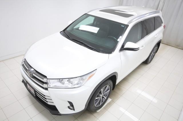 Used Toyota Highlander XLE AWD w/ Navi & rearCam 2018 | Car Revolution. Maple Shade, New Jersey Used Toyota Highlander XLE AWD w/ Navi & rearCam 2018 | Car Revolution. Maple Shade, New Jersey