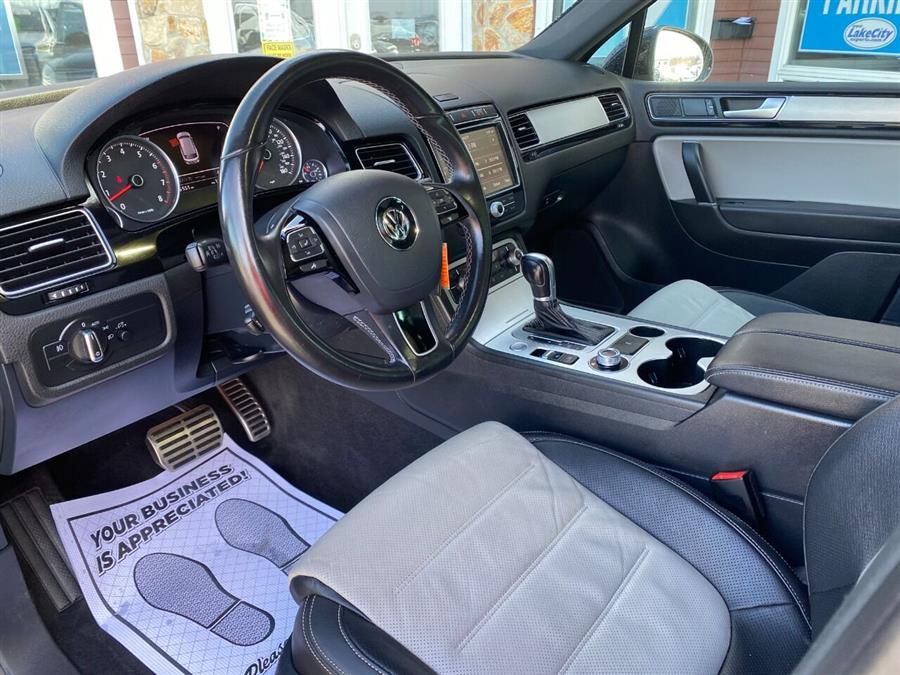 Used Volkswagen Touareg V6 Wolfsburg AWD 4dr SUV 2017 | Lake City Exports Inc. Auburn, Maine Used Volkswagen Touareg V6 Wolfsburg AWD 4dr SUV 2017 | Lake City Exports Inc. Auburn, Maine