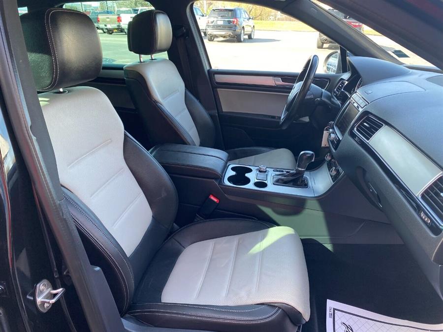 Used Volkswagen Touareg V6 Wolfsburg AWD 4dr SUV 2017 | Lake City Exports Inc. Auburn, Maine Used Volkswagen Touareg V6 Wolfsburg AWD 4dr SUV 2017 | Lake City Exports Inc. Auburn, Maine