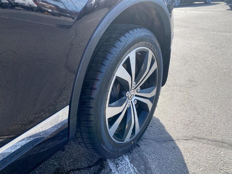 Used Volkswagen Touareg V6 Wolfsburg AWD 4dr SUV 2017 | Lake City Exports Inc. Auburn, Maine Used Volkswagen Touareg V6 Wolfsburg AWD 4dr SUV 2017 | Lake City Exports Inc. Auburn, Maine