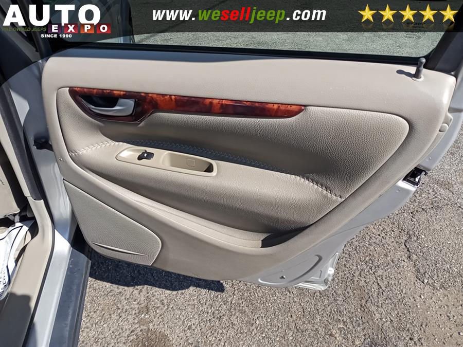 2005 Volvo XC70 2.5L Turbo AWD w/Sunroof, available for sale in Huntington, New York | Auto Expo. Huntington, New York 2005 Volvo XC70 2.5L Turbo AWD w/Sunroof, available for sale in Huntington, New York | Auto Expo. Huntington, New York