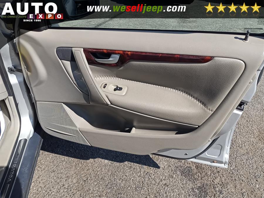 2005 Volvo XC70 2.5L Turbo AWD w/Sunroof, available for sale in Huntington, New York | Auto Expo. Huntington, New York 2005 Volvo XC70 2.5L Turbo AWD w/Sunroof, available for sale in Huntington, New York | Auto Expo. Huntington, New York