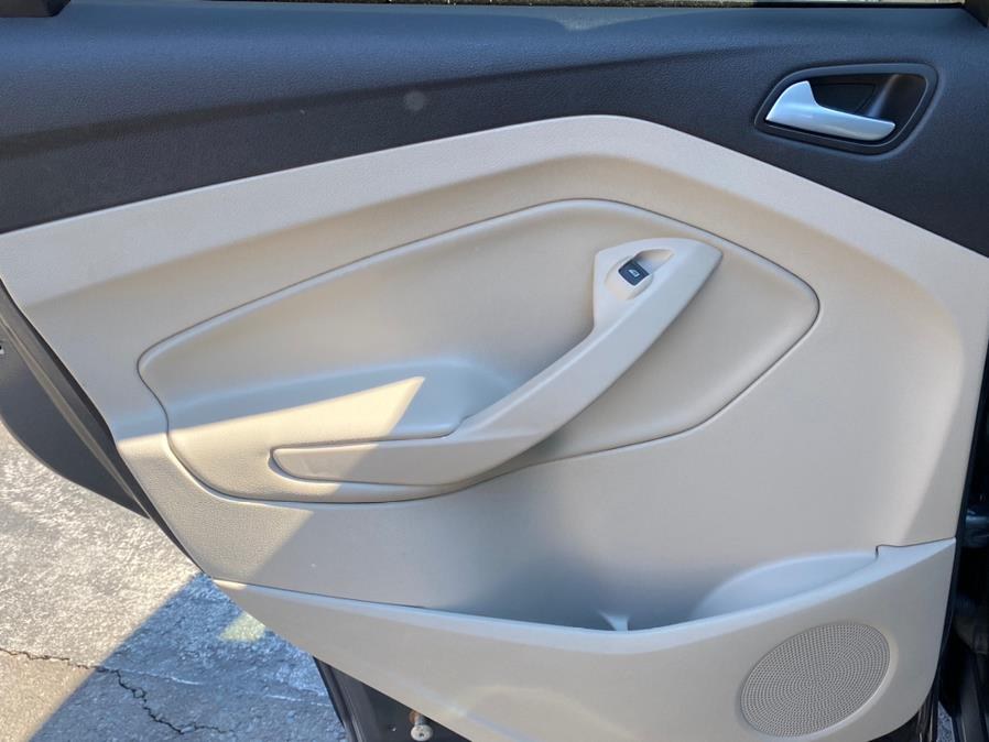 Used Ford Escape 4WD 4dr SE 2013 | Lava Motors 2 Inc. Canton, Connecticut Used Ford Escape 4WD 4dr SE 2013 | Lava Motors 2 Inc. Canton, Connecticut