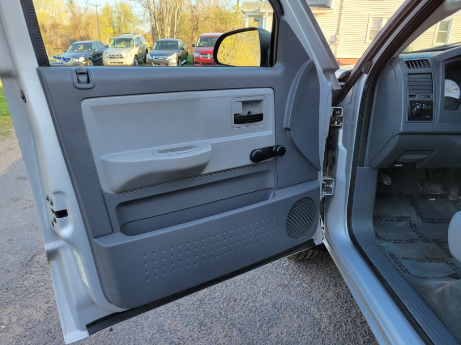 2005 Dodge Dakota 4dr Crew Cab 131" WB 4WD ST, available for sale in East Windsor, Connecticut | Toro Auto. East Windsor, Connecticut 2005 Dodge Dakota 4dr Crew Cab 131" WB 4WD ST, available for sale in East Windsor, Connecticut | Toro Auto. East Windsor, Connecticut