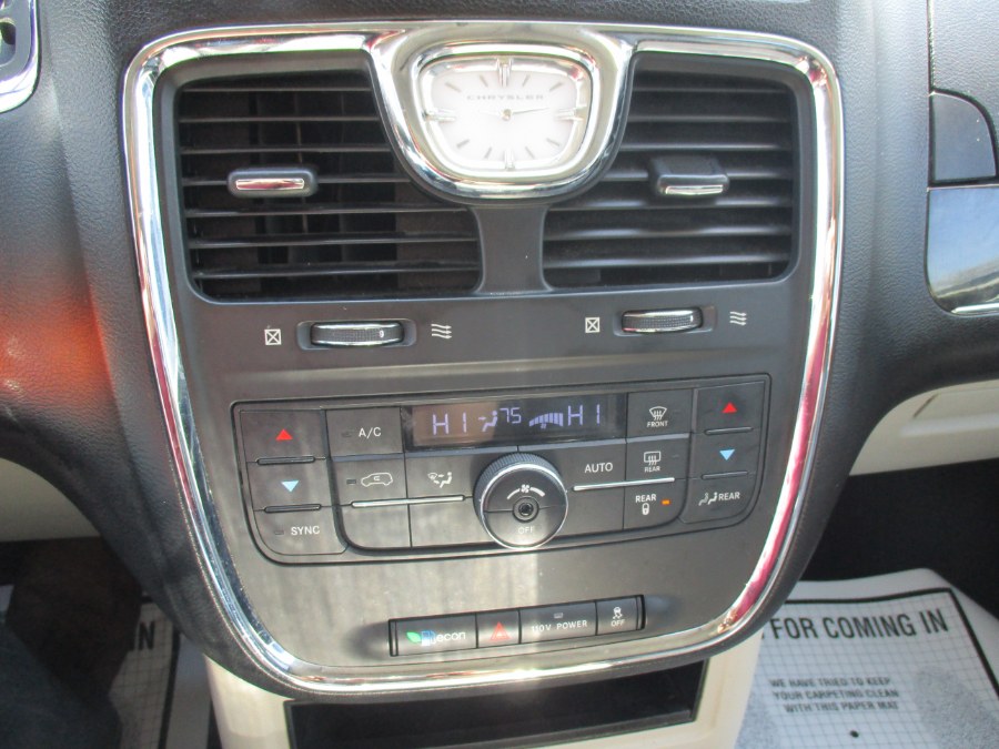 Used Chrysler Town & Country 4dr Wgn Touring 2012 | Cos Central Auto. Meriden, Connecticut Used Chrysler Town & Country 4dr Wgn Touring 2012 | Cos Central Auto. Meriden, Connecticut