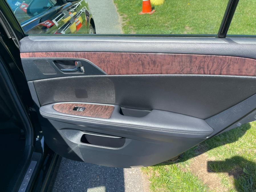 2011 Toyota Avalon 4dr Sdn Limited, available for sale in South Windsor, Connecticut | Mike And Tony Auto Sales, Inc. South Windsor, Connecticut 2011 Toyota Avalon 4dr Sdn Limited, available for sale in South Windsor, Connecticut | Mike And Tony Auto Sales, Inc. South Windsor, Connecticut