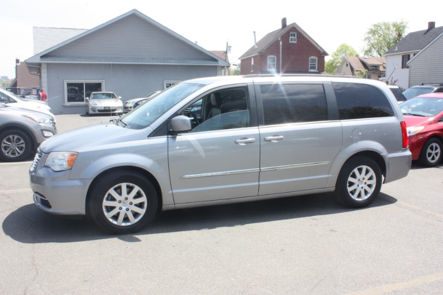 2013 Chrysler Town & Country 4dr Wgn Touring, available for sale in Little Ferry, New Jersey | Victoria Preowned Autos Inc. Little Ferry, New Jersey 2013 Chrysler Town & Country 4dr Wgn Touring, available for sale in Little Ferry, New Jersey | Victoria Preowned Autos Inc. Little Ferry, New Jersey