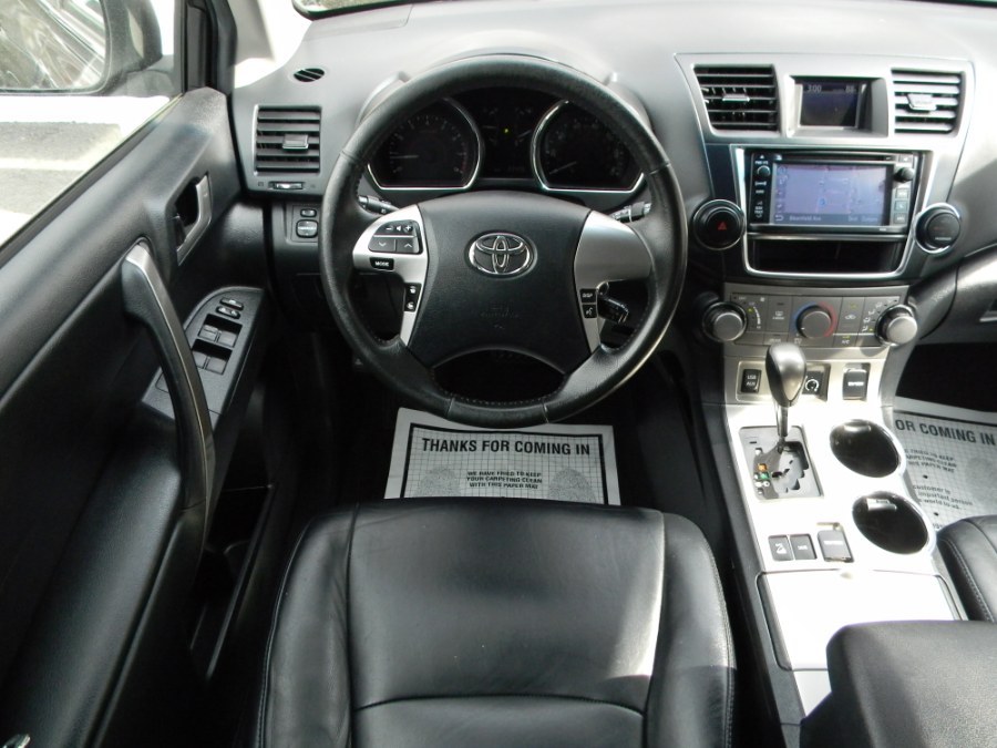2013 Toyota Highlander 4WD 4dr V6 Plus (Natl), available for sale in Paterson, New Jersey | DZ Automall. Paterson, New Jersey 2013 Toyota Highlander 4WD 4dr V6 Plus (Natl), available for sale in Paterson, New Jersey | DZ Automall. Paterson, New Jersey