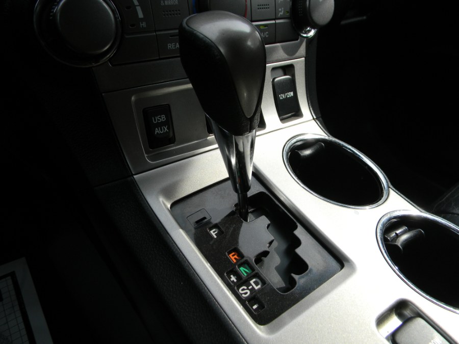 2013 Toyota Highlander 4WD 4dr V6 Plus (Natl), available for sale in Paterson, New Jersey | DZ Automall. Paterson, New Jersey 2013 Toyota Highlander 4WD 4dr V6 Plus (Natl), available for sale in Paterson, New Jersey | DZ Automall. Paterson, New Jersey