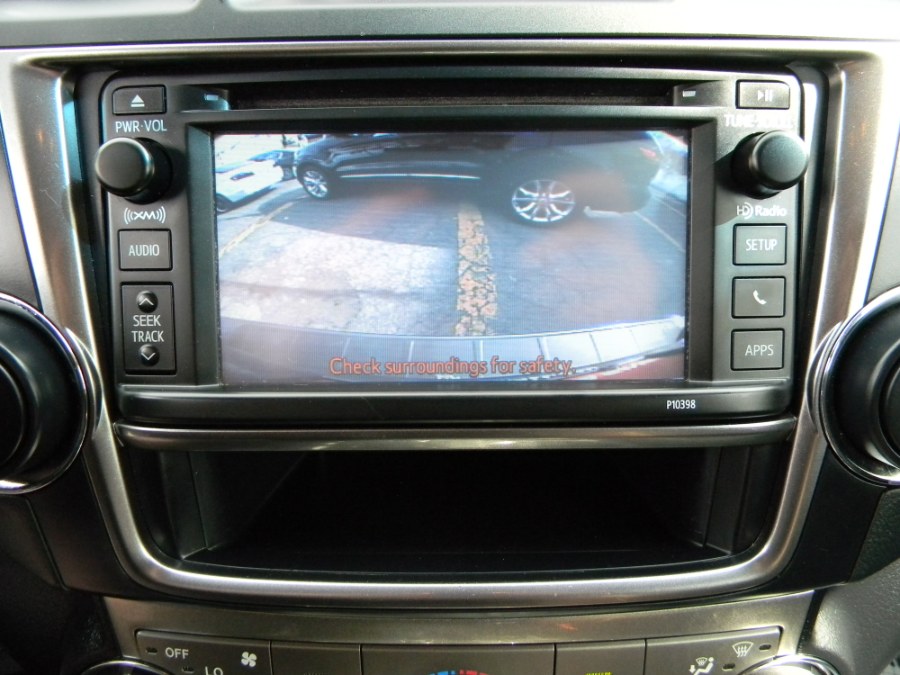 2013 Toyota Highlander 4WD 4dr V6 Plus (Natl), available for sale in Paterson, New Jersey | DZ Automall. Paterson, New Jersey 2013 Toyota Highlander 4WD 4dr V6 Plus (Natl), available for sale in Paterson, New Jersey | DZ Automall. Paterson, New Jersey
