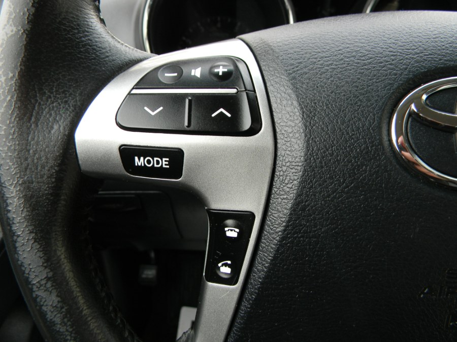 2013 Toyota Highlander 4WD 4dr V6 Plus (Natl), available for sale in Paterson, New Jersey | DZ Automall. Paterson, New Jersey 2013 Toyota Highlander 4WD 4dr V6 Plus (Natl), available for sale in Paterson, New Jersey | DZ Automall. Paterson, New Jersey