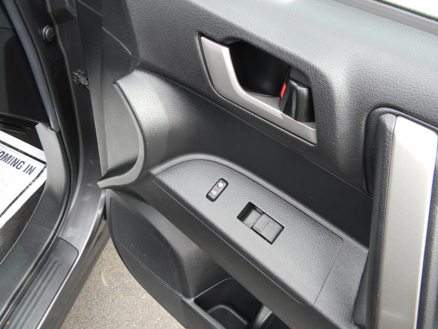2013 Toyota Highlander 4WD 4dr V6 Plus (Natl), available for sale in Paterson, New Jersey | DZ Automall. Paterson, New Jersey 2013 Toyota Highlander 4WD 4dr V6 Plus (Natl), available for sale in Paterson, New Jersey | DZ Automall. Paterson, New Jersey