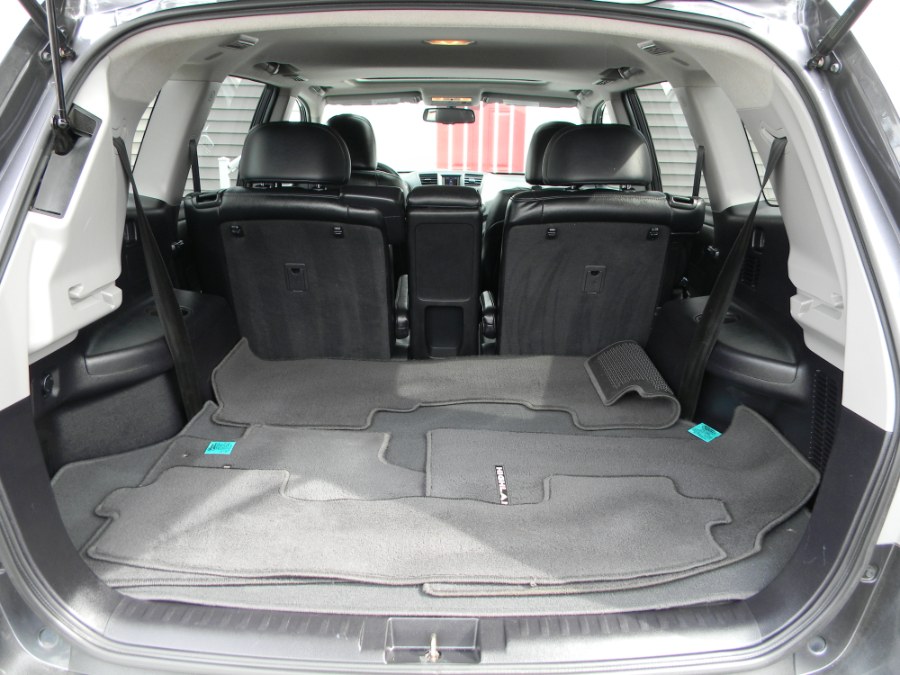 2013 Toyota Highlander 4WD 4dr V6 Plus (Natl), available for sale in Paterson, New Jersey | DZ Automall. Paterson, New Jersey 2013 Toyota Highlander 4WD 4dr V6 Plus (Natl), available for sale in Paterson, New Jersey | DZ Automall. Paterson, New Jersey