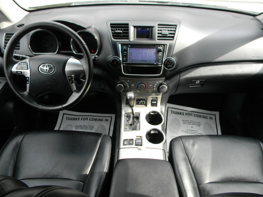 2013 Toyota Highlander 4WD 4dr V6 Plus (Natl), available for sale in Paterson, New Jersey | DZ Automall. Paterson, New Jersey 2013 Toyota Highlander 4WD 4dr V6 Plus (Natl), available for sale in Paterson, New Jersey | DZ Automall. Paterson, New Jersey