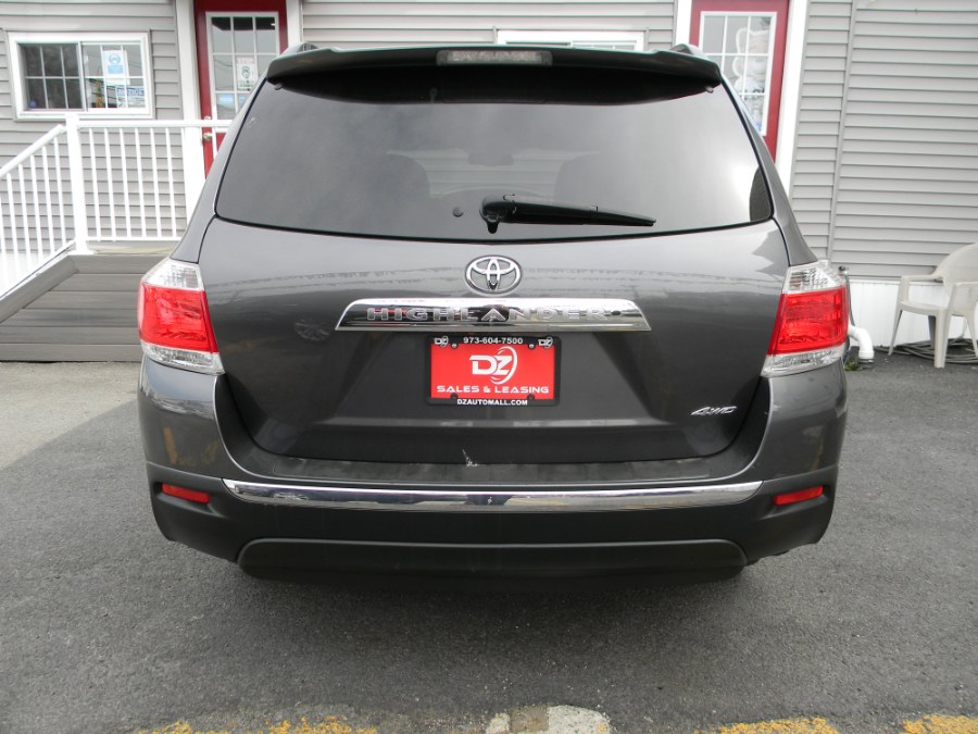 2013 Toyota Highlander 4WD 4dr V6 Plus (Natl), available for sale in Paterson, New Jersey | DZ Automall. Paterson, New Jersey 2013 Toyota Highlander 4WD 4dr V6 Plus (Natl), available for sale in Paterson, New Jersey | DZ Automall. Paterson, New Jersey