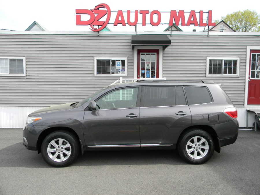 2013 Toyota Highlander 4WD 4dr V6 Plus (Natl), available for sale in Paterson, New Jersey | DZ Automall. Paterson, New Jersey 2013 Toyota Highlander 4WD 4dr V6 Plus (Natl), available for sale in Paterson, New Jersey | DZ Automall. Paterson, New Jersey