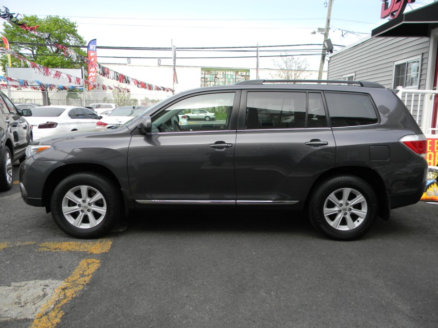 2013 Toyota Highlander 4WD 4dr V6 Plus (Natl), available for sale in Paterson, New Jersey | DZ Automall. Paterson, New Jersey 2013 Toyota Highlander 4WD 4dr V6 Plus (Natl), available for sale in Paterson, New Jersey | DZ Automall. Paterson, New Jersey