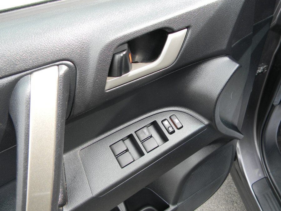 2013 Toyota Highlander 4WD 4dr V6 Plus (Natl), available for sale in Paterson, New Jersey | DZ Automall. Paterson, New Jersey 2013 Toyota Highlander 4WD 4dr V6 Plus (Natl), available for sale in Paterson, New Jersey | DZ Automall. Paterson, New Jersey