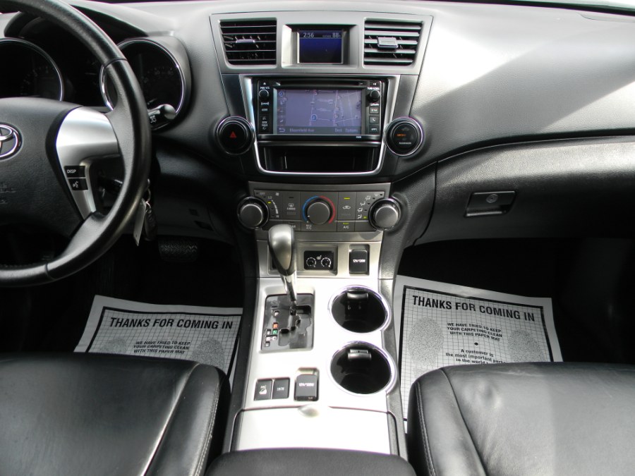2013 Toyota Highlander 4WD 4dr V6 Plus (Natl), available for sale in Paterson, New Jersey | DZ Automall. Paterson, New Jersey 2013 Toyota Highlander 4WD 4dr V6 Plus (Natl), available for sale in Paterson, New Jersey | DZ Automall. Paterson, New Jersey