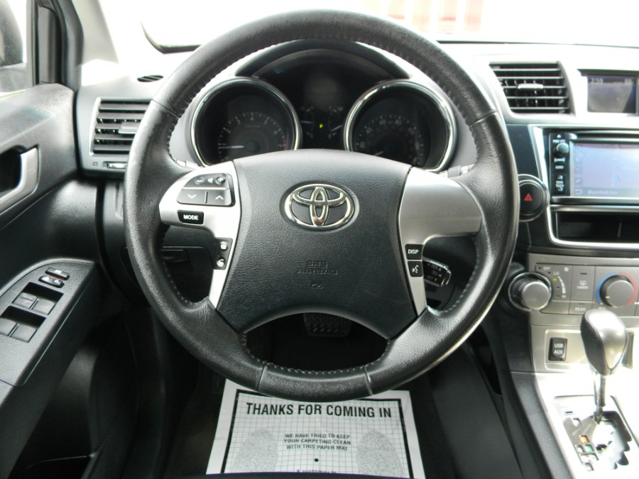2013 Toyota Highlander 4WD 4dr V6 Plus (Natl), available for sale in Paterson, New Jersey | DZ Automall. Paterson, New Jersey 2013 Toyota Highlander 4WD 4dr V6 Plus (Natl), available for sale in Paterson, New Jersey | DZ Automall. Paterson, New Jersey