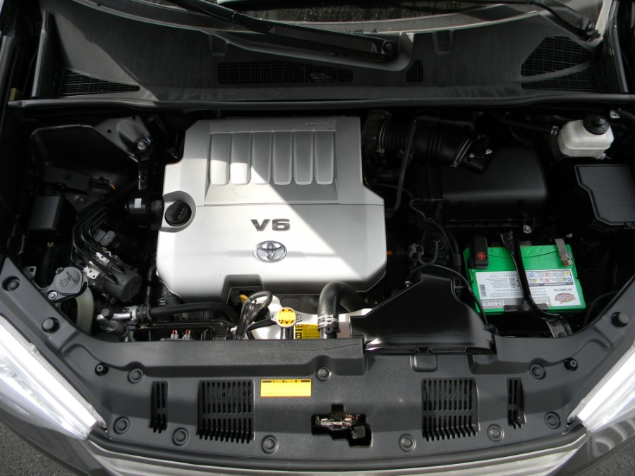 2013 Toyota Highlander 4WD 4dr V6 Plus (Natl), available for sale in Paterson, New Jersey | DZ Automall. Paterson, New Jersey 2013 Toyota Highlander 4WD 4dr V6 Plus (Natl), available for sale in Paterson, New Jersey | DZ Automall. Paterson, New Jersey