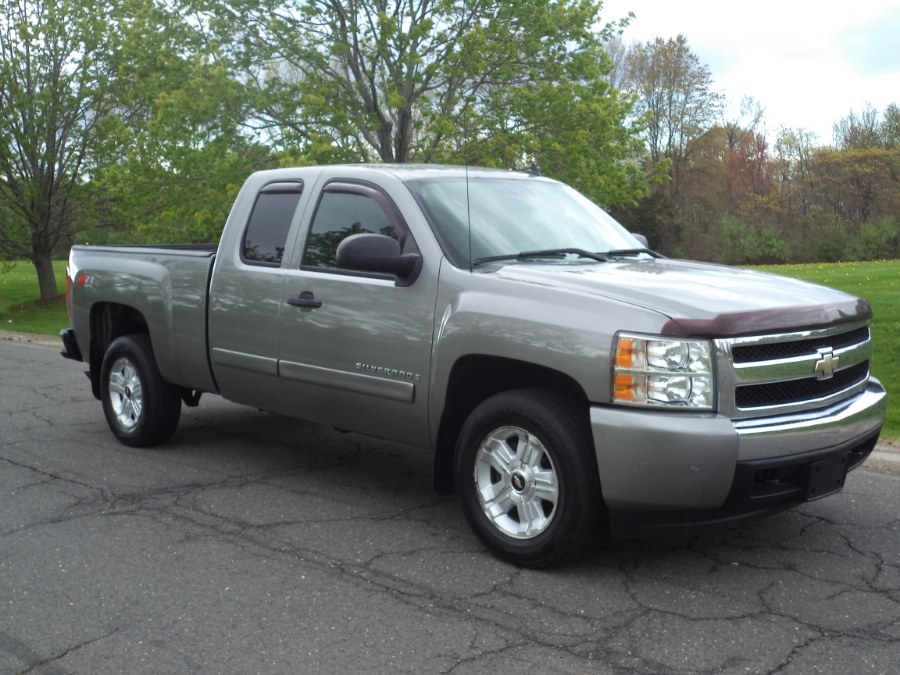 2008 Chevrolet Silverado 1500 4WD Ext Cab 143.5" LT w/2LT, available for sale in Berlin, Connecticut | International Motorcars llc. Berlin, Connecticut