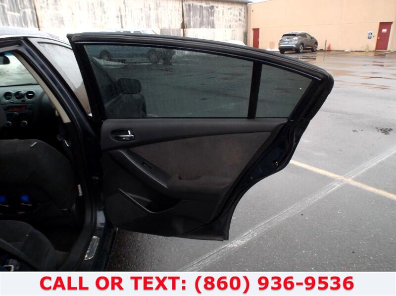 Used Nissan Altima 4dr Sdn I4 CVT 2.5 S ULEV 2007 | Lee Motors Sales Inc. Hartford, Connecticut Used Nissan Altima 4dr Sdn I4 CVT 2.5 S ULEV 2007 | Lee Motors Sales Inc. Hartford, Connecticut