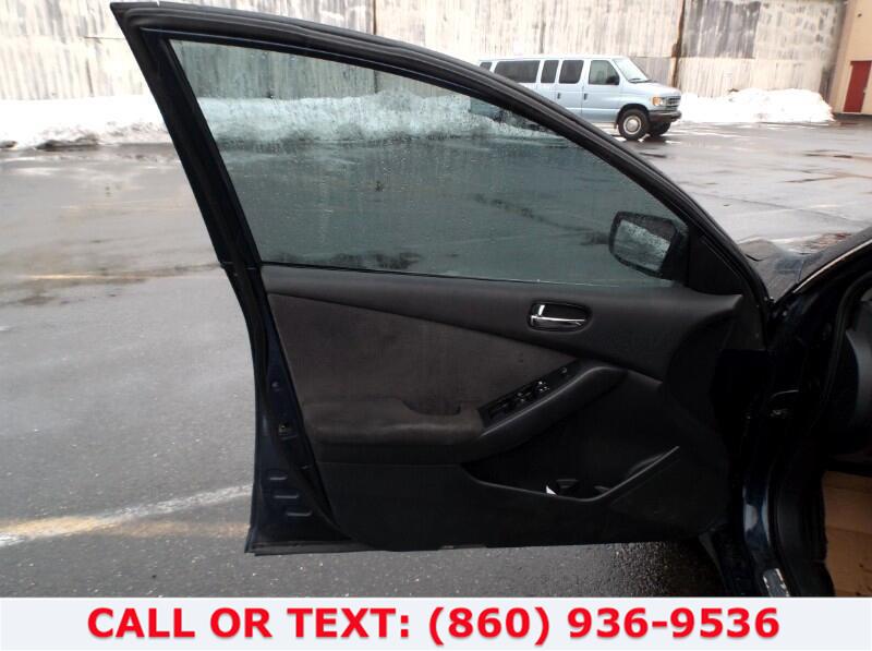 Used Nissan Altima 4dr Sdn I4 CVT 2.5 S ULEV 2007 | Lee Motors Sales Inc. Hartford, Connecticut Used Nissan Altima 4dr Sdn I4 CVT 2.5 S ULEV 2007 | Lee Motors Sales Inc. Hartford, Connecticut
