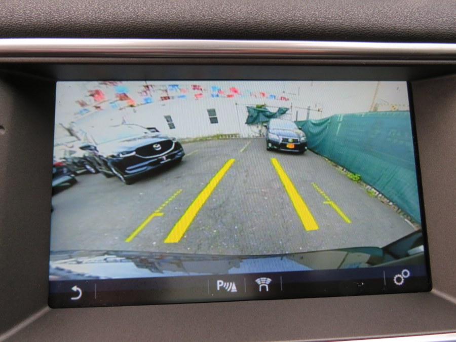 Used Land Rover Range Rover Evoque SE Premium PANO/NAVI 2017 | Road Masters II INC. Middle Village, New York Used Land Rover Range Rover Evoque SE Premium PANO/NAVI 2017 | Road Masters II INC. Middle Village, New York