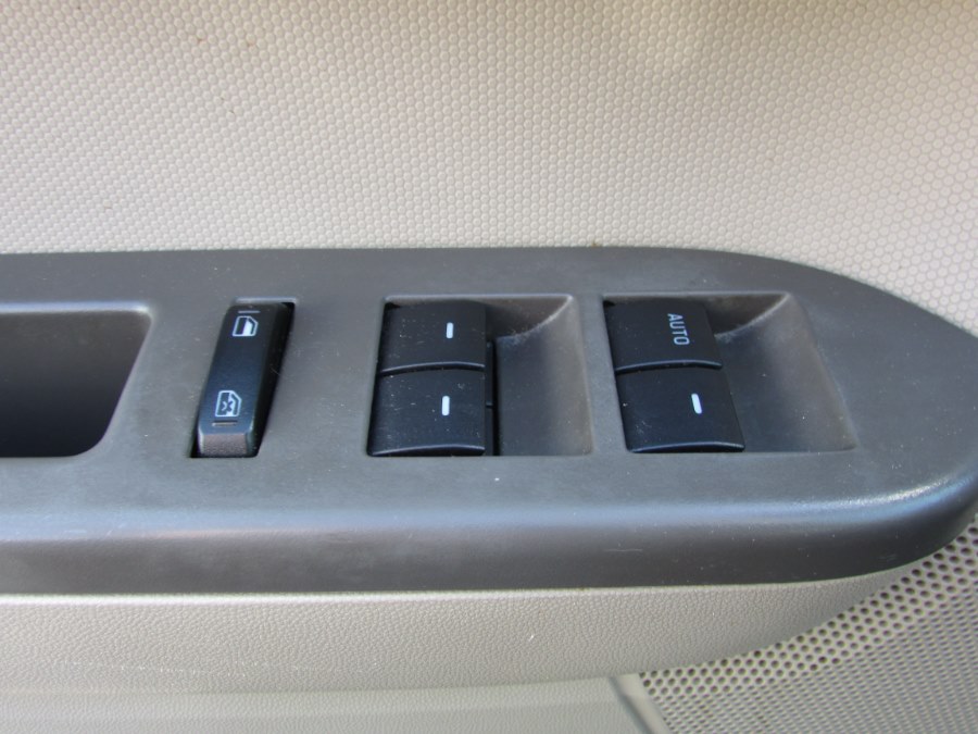 Used Ford Escape 4WD 4dr I4 Auto XLS 2009 | United Auto Sales of E Windsor, Inc. East Windsor, Connecticut Used Ford Escape 4WD 4dr I4 Auto XLS 2009 | United Auto Sales of E Windsor, Inc. East Windsor, Connecticut