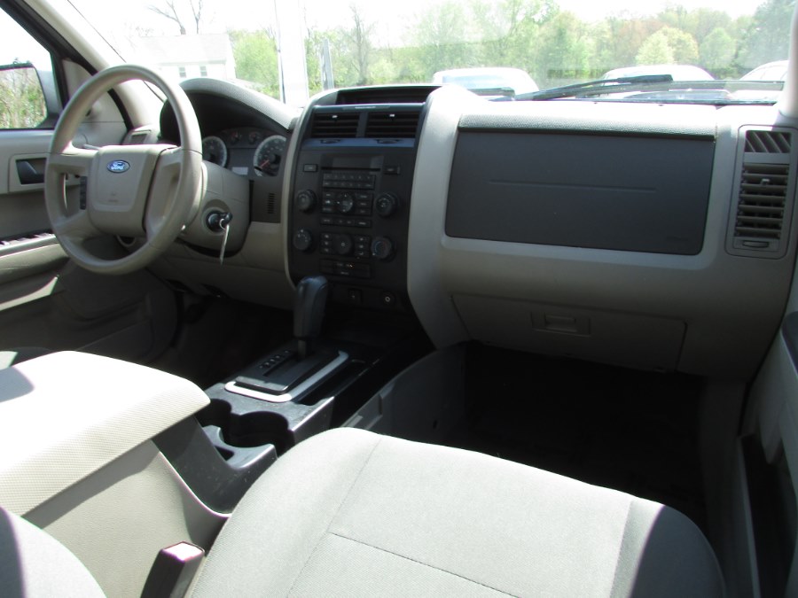 Used Ford Escape 4WD 4dr I4 Auto XLS 2009 | United Auto Sales of E Windsor, Inc. East Windsor, Connecticut Used Ford Escape 4WD 4dr I4 Auto XLS 2009 | United Auto Sales of E Windsor, Inc. East Windsor, Connecticut