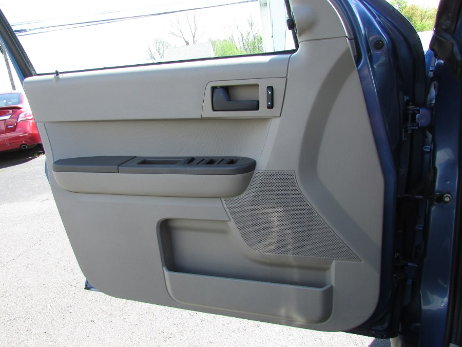 Used Ford Escape 4WD 4dr I4 Auto XLS 2009 | United Auto Sales of E Windsor, Inc. East Windsor, Connecticut Used Ford Escape 4WD 4dr I4 Auto XLS 2009 | United Auto Sales of E Windsor, Inc. East Windsor, Connecticut