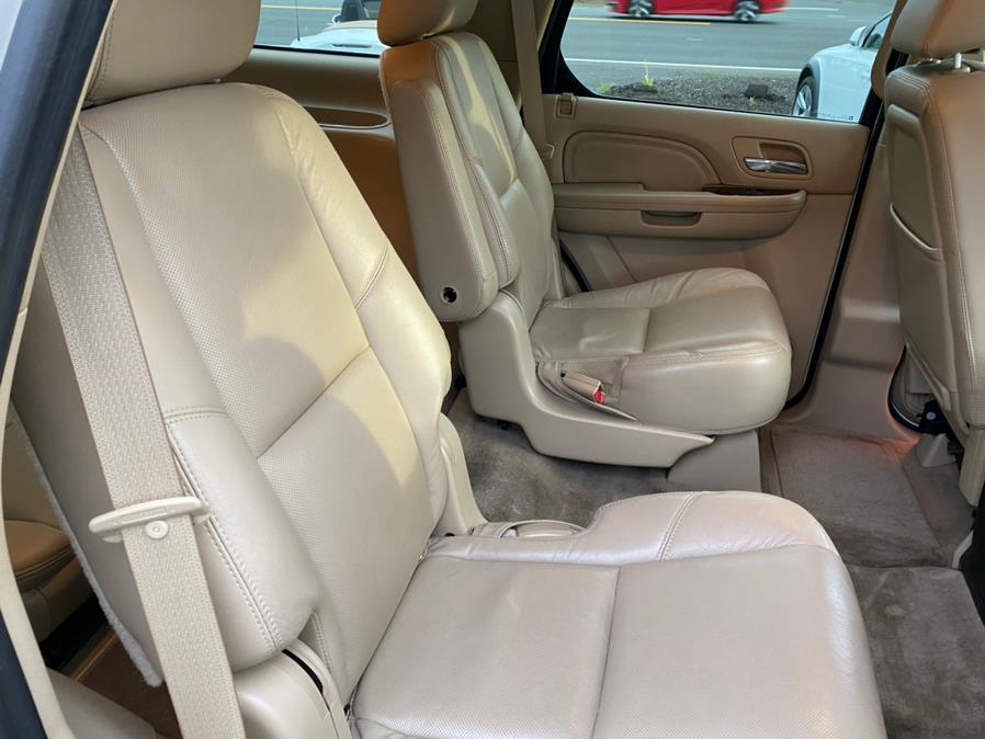 Used Cadillac Escalade AWD 4dr Luxury 2011 | Lava Motors 2 Inc. Canton, Connecticut Used Cadillac Escalade AWD 4dr Luxury 2011 | Lava Motors 2 Inc. Canton, Connecticut