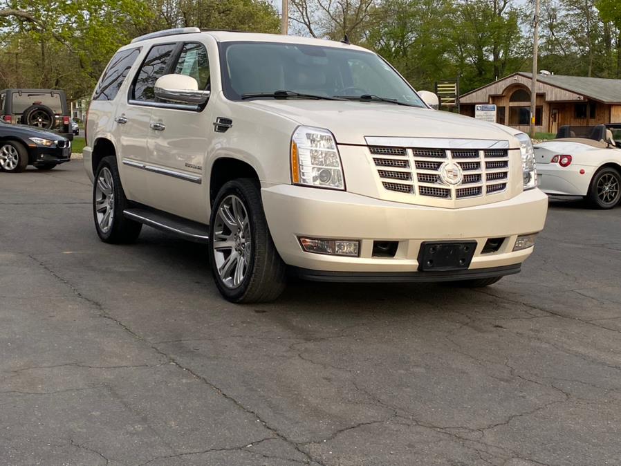 Used Cadillac Escalade AWD 4dr Luxury 2011 | Lava Motors 2 Inc. Canton, Connecticut Used Cadillac Escalade AWD 4dr Luxury 2011 | Lava Motors 2 Inc. Canton, Connecticut