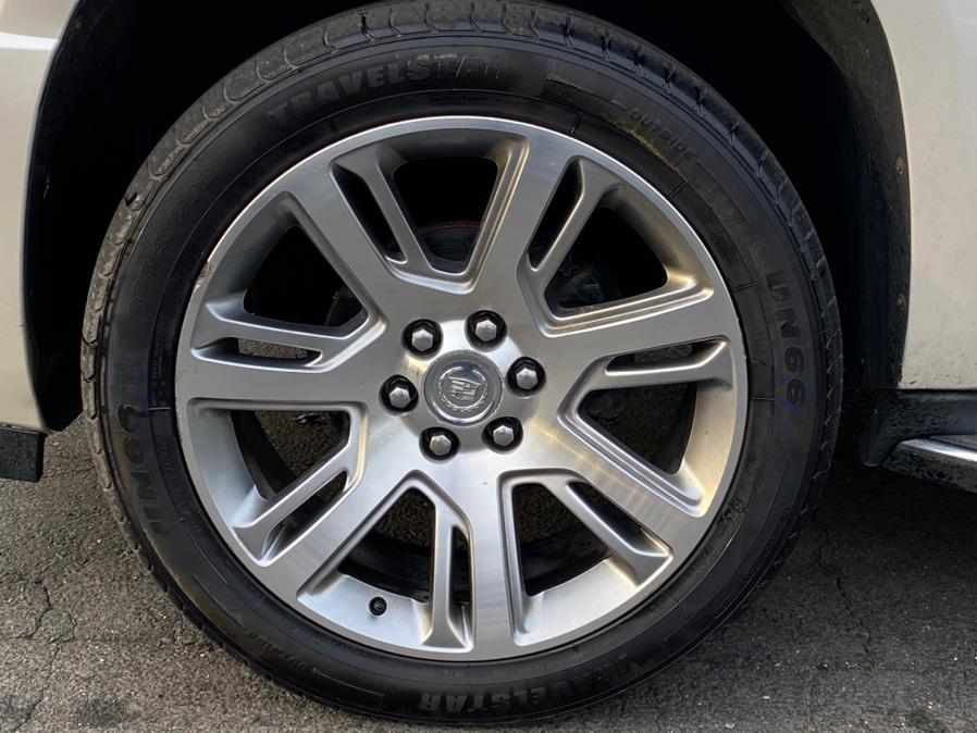 Used Cadillac Escalade AWD 4dr Luxury 2011 | Lava Motors 2 Inc. Canton, Connecticut Used Cadillac Escalade AWD 4dr Luxury 2011 | Lava Motors 2 Inc. Canton, Connecticut