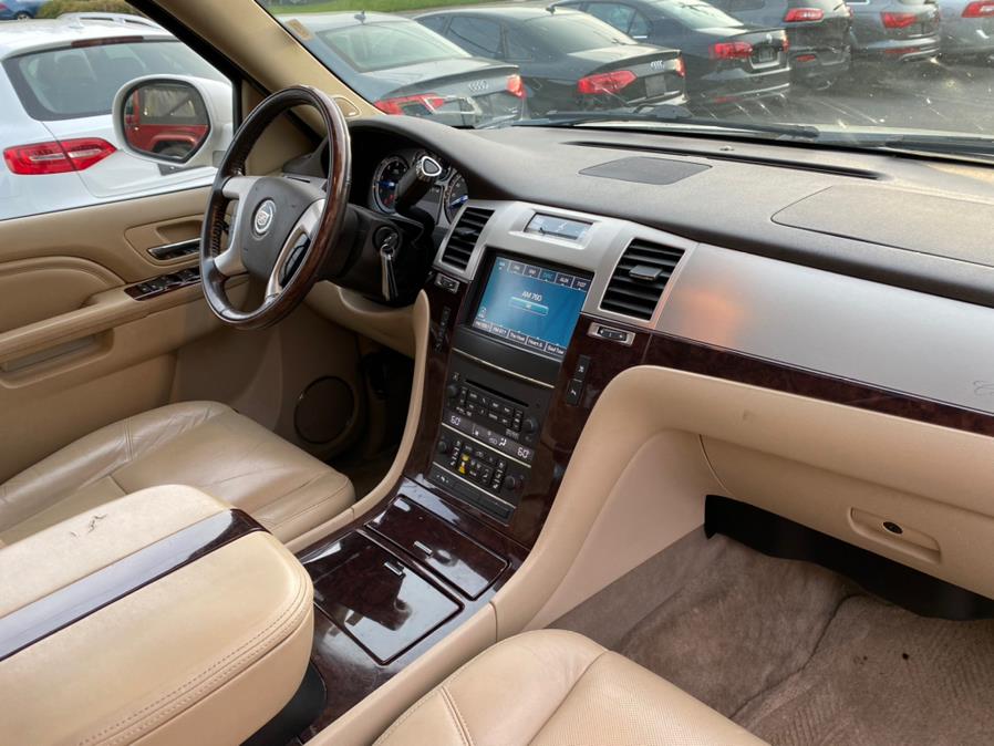 Used Cadillac Escalade AWD 4dr Luxury 2011 | Lava Motors 2 Inc. Canton, Connecticut Used Cadillac Escalade AWD 4dr Luxury 2011 | Lava Motors 2 Inc. Canton, Connecticut